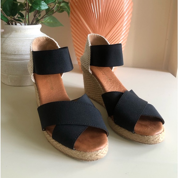 Andre Assous Espadrille Wedge Sandal Black Stretch Straps Leather Spain Size 7 - Picture 6 of 16